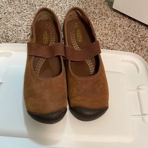 Keen Mary Jane Leather slip on women shoes. Sz 10.